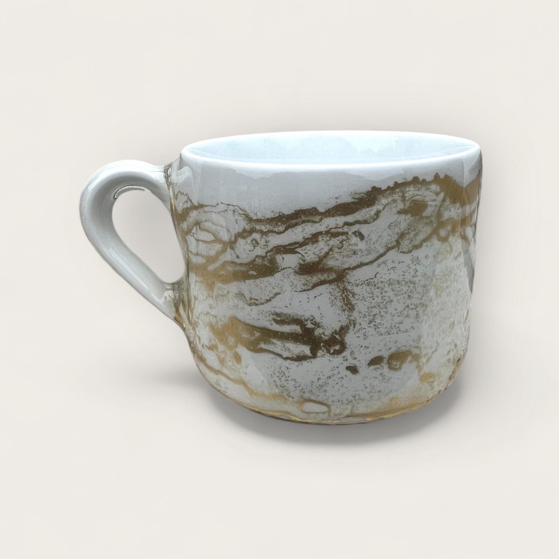 White and gold regular coffee mug